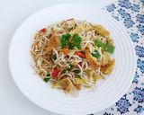 Foto langkah ke 3 dari resep Dadar Telur Cah Toge Pedas Manis.