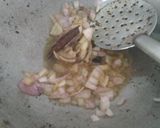 A picture of step 2 of Moti chicken pulao.