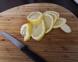 Foto del passaggio 1 della ricetta Spiedini di pollo al profumo di limone e alloro