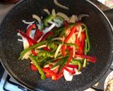 Foto del paso 2 de la receta Wok de verduras y tiras de pechugas de pollo