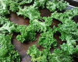 A picture of step 5 of Kickin' Garlic Kale Crisps.