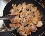 A picture of step 3 of Chicken and Green Grapes in White Wine.