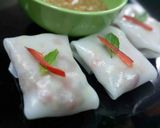 A picture of step 12 of Thai Garden Rolls / khuey Taew Lui Suan / wide Rice noodles wraps.
