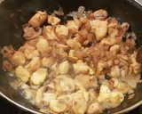 Foto del paso 5 de la receta: Corazones de alcachofa con lecho de pollo, cebolla y champiñones