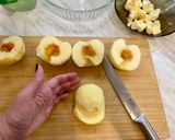 A picture of step 2 of Шарлотка с яблоками.