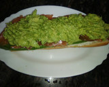 Foto del paso 3 de la receta: Bocadillo de aguacate y salmón