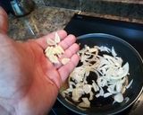 Foto del paso 2 de la receta Salchichas al vino blanco con jalapeños