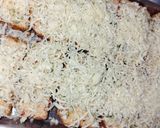 A picture of step 4 of Cheese spread garlic bread.