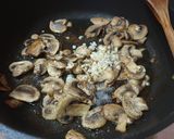 Pas rețetă Scaloppine de pui cu ciuperci 1 fotografie