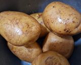Foto langkah ke 1 dari resep 1.021. Potato Wedges Sat Set.