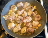 Foto del paso 3 de la receta: Pollo con champiñones al ajillo