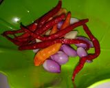 Foto langkah ke 2 dari resep Tumis Cumi asin jagung pedas.