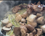 Foto del paso 2 de la receta: Butifarra con setas