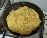 Foto langkah ke 3 dari resep Telur Dadar Tebal.