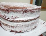 A picture of step 9 of Torting, levelling,and layering a cake.