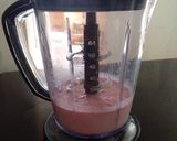 Foto langkah ke 2 dari resep Strawberry ice cream.