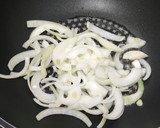 A picture of step 4 of Miso soup with tofu, daikon, onion.