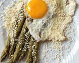 Foto del passaggio 2 della ricetta Asparagi bismarck