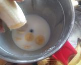 A picture of step 1 of Banana shake.