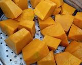 Foto langkah ke 2 dari resep Putu Ayu Labu Kuning.