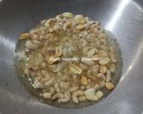 Foto langkah ke 3 dari resep Kacang Mede Goreng Bawang Putih.