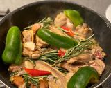 A picture of step 4 of Chicken with garlic and rosemary.