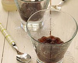 A picture of step 4 of Iced Cafe au Lait with Black Tapioca.
