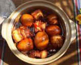 Hình bước làm 3 của món Thịt kho trứng (phiên bản nước tương)