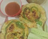 A picture of step 5 of Bun style pakoray.