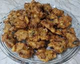 A picture of step 5 of Aloo piyaz ke Pakoray.