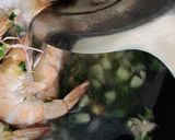 Foto langkah ke 5 dari resep 381. Kwetiau Udang Kuah Saffron.