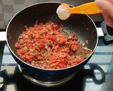 A picture of step 7 of Muttor paneer with laccha paratha.