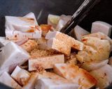 Hình bước làm 2 của món Chả Lụa Kho Nước Tương Đơn Giản Không Cay