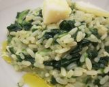 Foto del passaggio 1 della ricetta Risotto con spinaci e pecorino