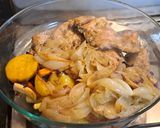 Foto del paso 3 de la receta: Muslitos de pollo al horno con vegetales