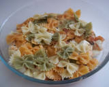 Foto del paso 7 de la receta: Ensalada de pasta vegetal, queso blanco, atún y huevo