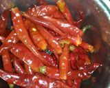 A picture of step 2 of Spicy red chilli chutney.