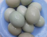 Foto langkah ke 1 dari resep Telur Asin Bawang Putih Homemade.