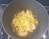 Foto del paso 2 de la receta: Locrillo de pechuga y choclo