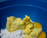 Foto langkah ke 2 dari resep Fruit Butter Cookies.
