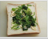 A picture of step 2 of Spinach and Bacon Cheese Toast.