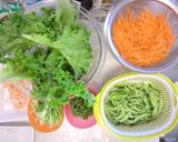 A picture of step 2 of Fresh Spring Rolls with Shrimp.