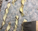 Foto del paso 4 de la receta: Lazos de hojaldre con chocolate