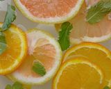 A picture of step 2 of Grapefruit/Orange/Mint Detox.