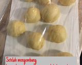 Foto langkah ke 5 dari resep Roti Unyil isi sosis.