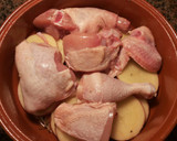 Foto del paso 7 de la receta: Cazuela de pollo encebollado al horno, con patatas y majado de higadillos