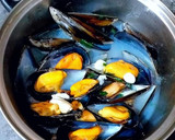 Foto del paso 8 de la receta: Mejillones rellenos de crema de mejillones al vapor