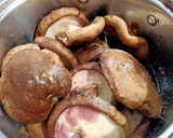 Foto del paso 4 de la receta: Setas shiitake al vino tinto con taquitos ibéricos