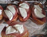 A picture of step 2 of Bruschette spada affumicato e buffala.