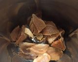 A picture of step 1 of SAPODILLA OATS & DATES SMOOTHIE BOWL.